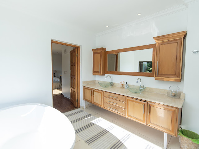 5 Bedroom Property for Sale in Summerstrand Eastern Cape